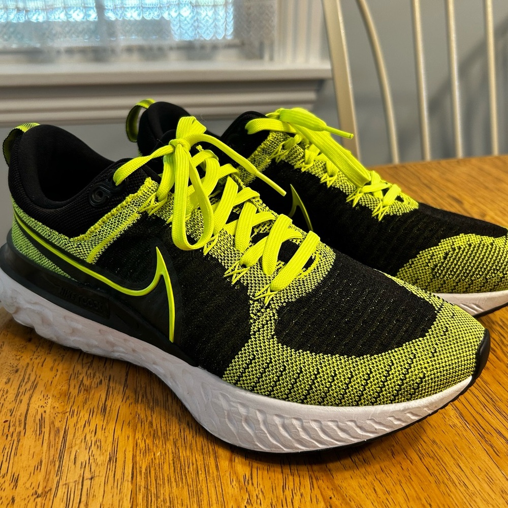 Nike Men’s React Infinity Run Flyknit 2 Volt Black and Neon Yellow Sneakers EUC